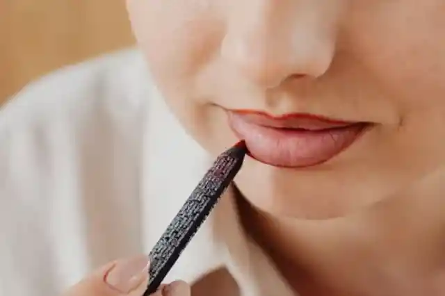 Stark lip liner