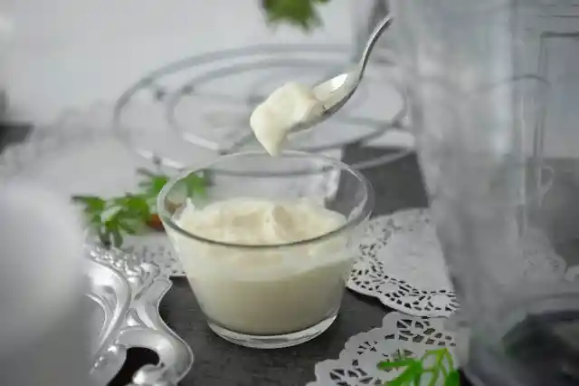 Applying mayonnaise as a hair conditioner