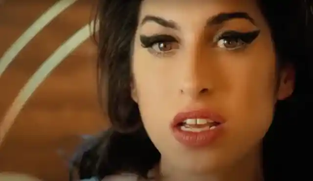 Amy Winehouse – Tears Dry on Their Own