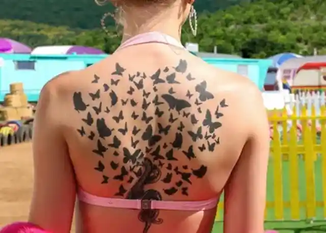 Her back tattoo in the You Need to Calm Down music video