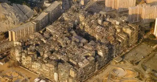 It is one of only a handful of films to feature scenes shot within the Kowloon Walled City