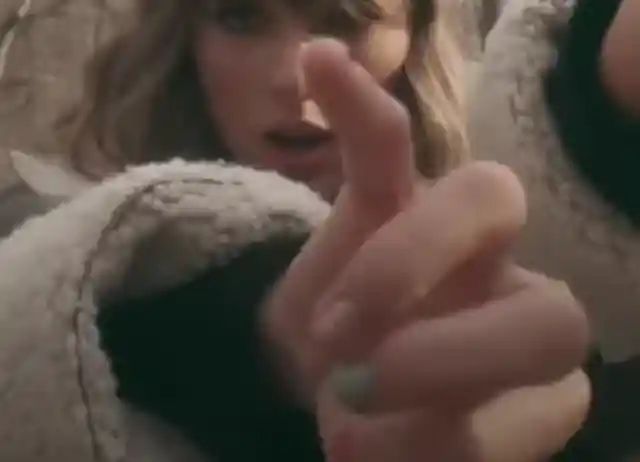Her nails in the Spotify vertical for Delicate