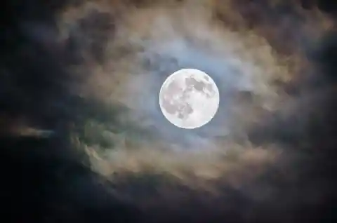 More babies are born during a full moon