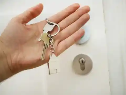 Install a key safe outside