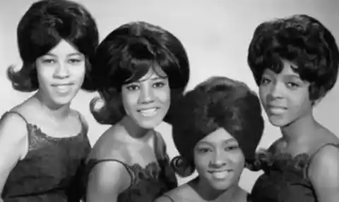 He Hit Me (And It Felt Like a Kiss) – The Crystals