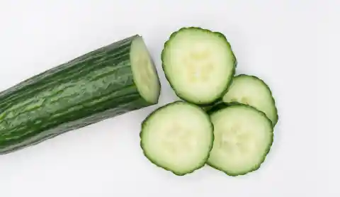 Applying cucumber slices to sunburn