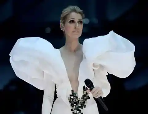 Celine Dion - A humidifier above the stage